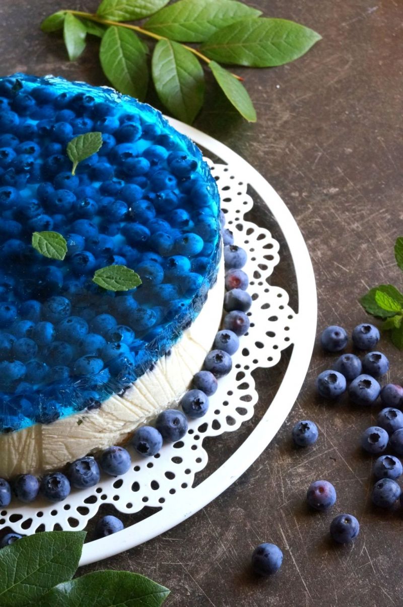 Bazyliowy sernik na zimno z borówką amerykańską