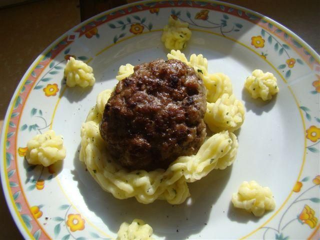 Befsztyk w ziemniaczanym atolu