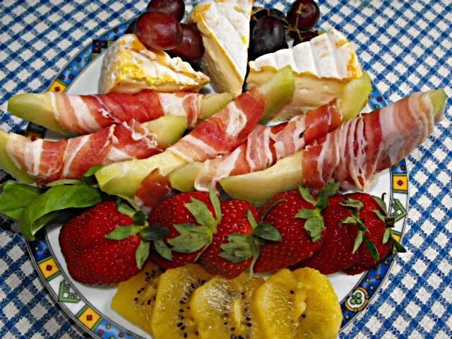 Bekon na zimno zowocami......