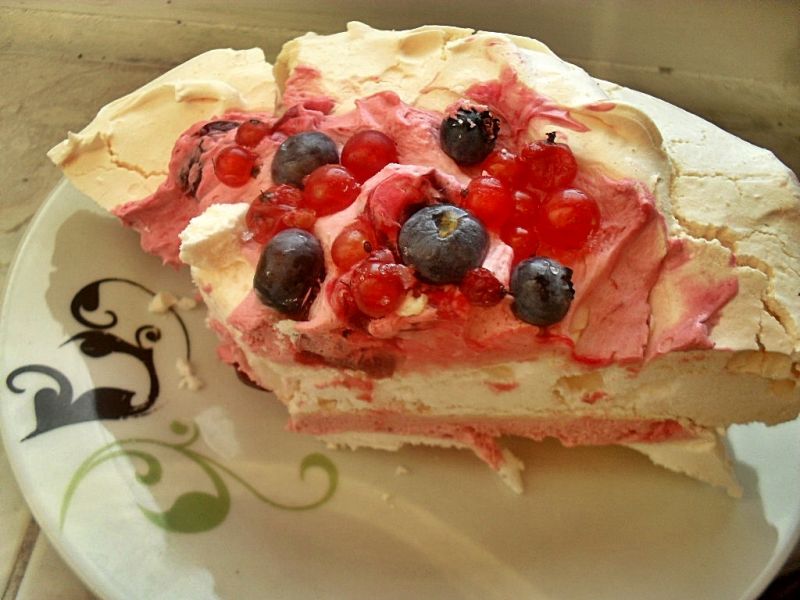 Beza z kremem porzeczkowym Beza z kremem porzeczkowym