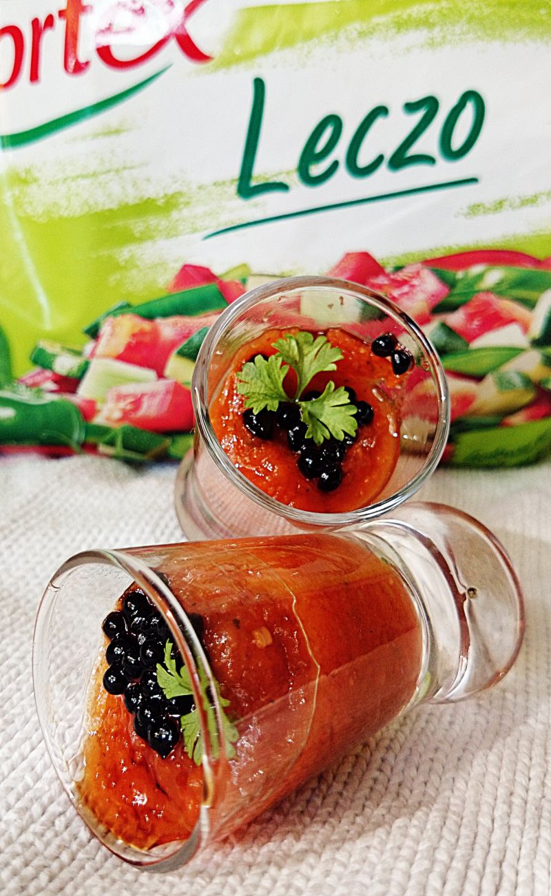 Bezalkoholowe shoty z gazpacho. 