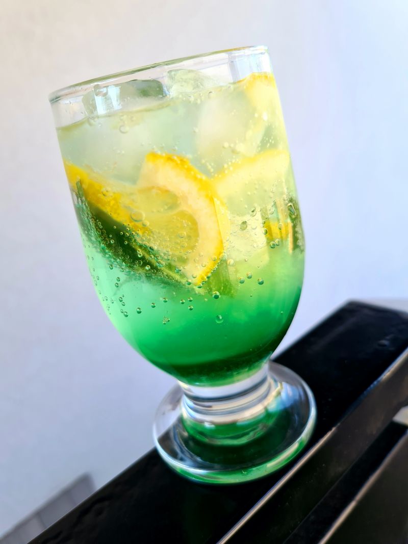 Bezalkoholowy drink miętowy