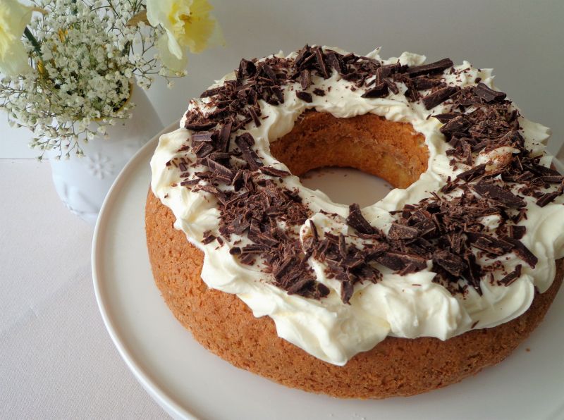 Bezglutenowa kokosowa babka z kremem stracciatella