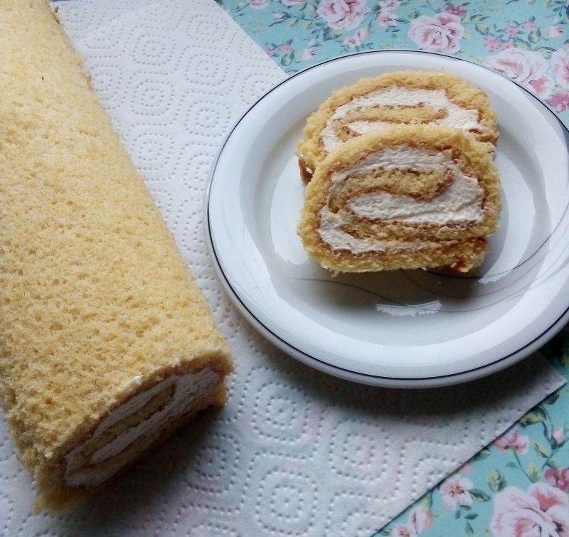 Bezglutenowa kukurydziana rolada z kremem