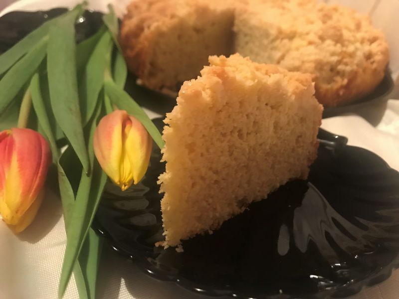 Bezglutenowe ciasto jogurtowe z jabłkami