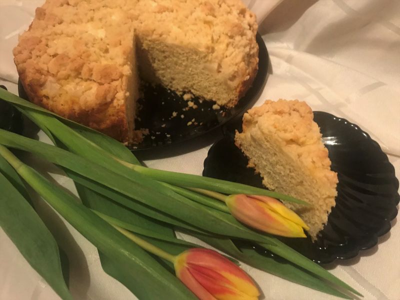 Bezglutenowe ciasto jogurtowe z jabłkami