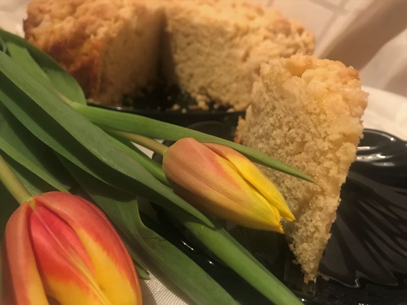 Bezglutenowe ciasto jogurtowe z jabłkami