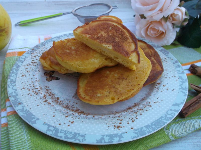 Bezglutenowe kukurydziane racuszki z jabłkiem