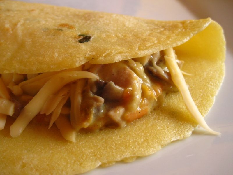 Bezglutenowe naleśniki z kurczakiem Bezglutenowe naleśniki z kurczakiem