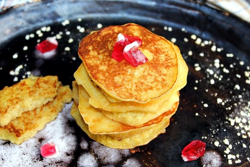 Bezglutenowe placki z płatków jaglanych z miodem Bezglutenowe placki z płatków jaglanych z miodem