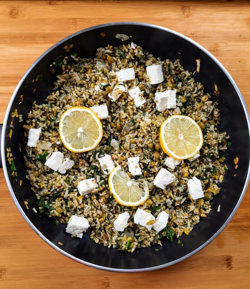 BEZGLUTENOWY obiad. Ryż z serem feta i groszkiem BEZGLUTENOWY obiad. Ryż z serem feta i groszkiem