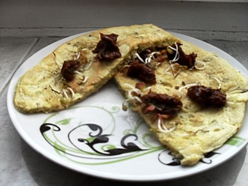 Bezglutenowy omlet ryżowy z kiełkami Bezglutenowy omlet ryżowy z kiełkami