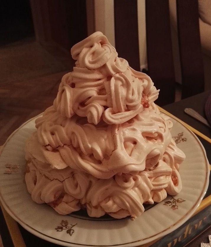 Bezowa choinka z tropikalnym nadzieniem