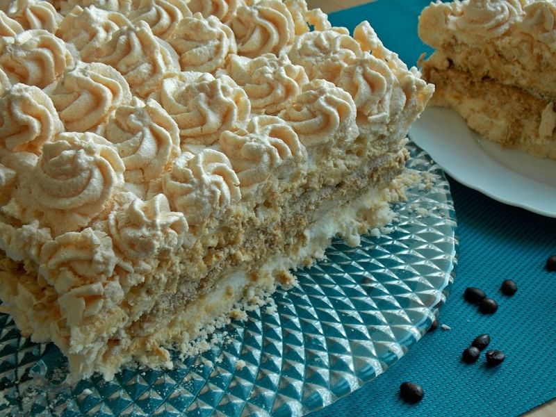 Bezowy z kremem kawowym Bezowy z kremem kawowym