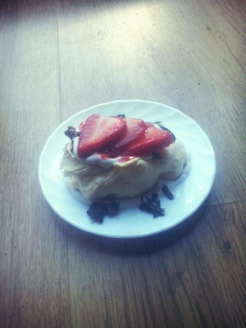 bezy cytrynowe ze śmietaną i owocami bezy cytrynowe ze śmietaną i owocami