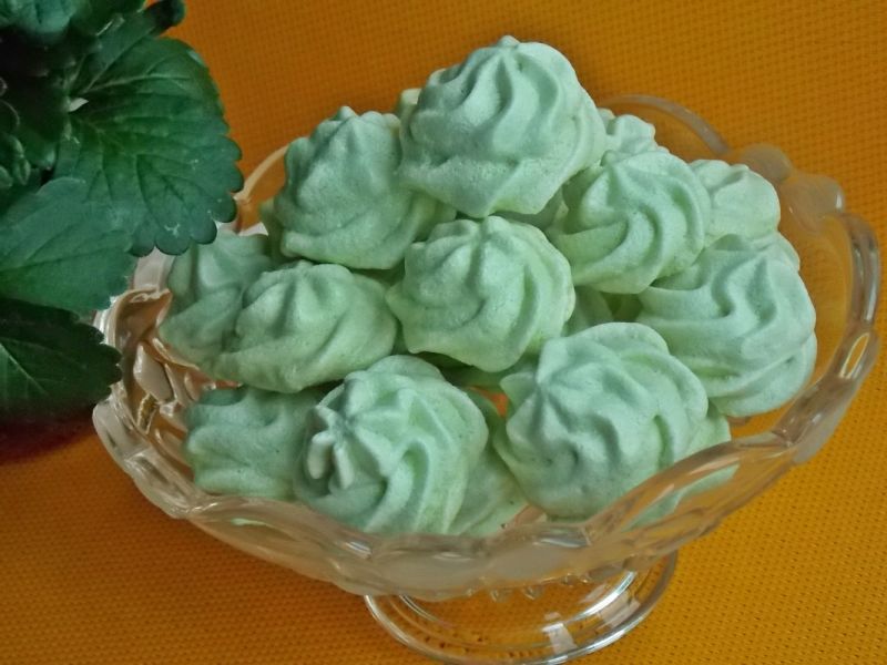 Bezy o miętowym smaku Bezy o miętowym smaku