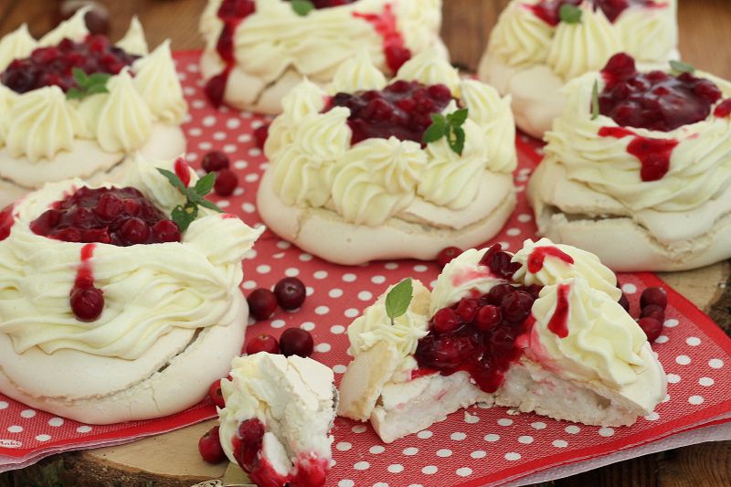 Bezy z kremem budyniowym i żurawiną