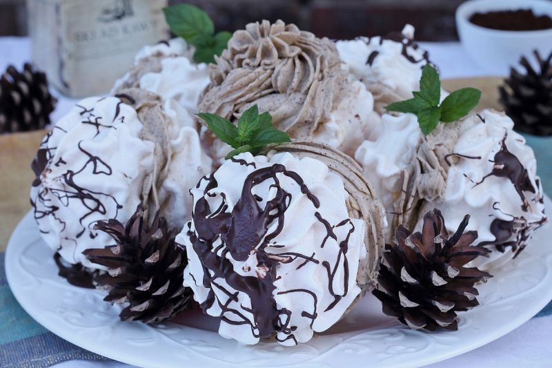 Bezy z kremem kawowym