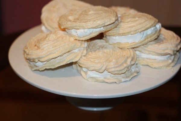 Bezy z mascarpone i śmietaną Bezy z mascarpone i śmietaną