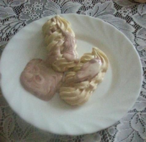  Bezy z sosem truskawkowym