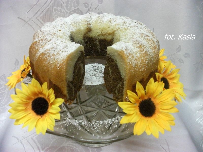 Biała babka z kawą