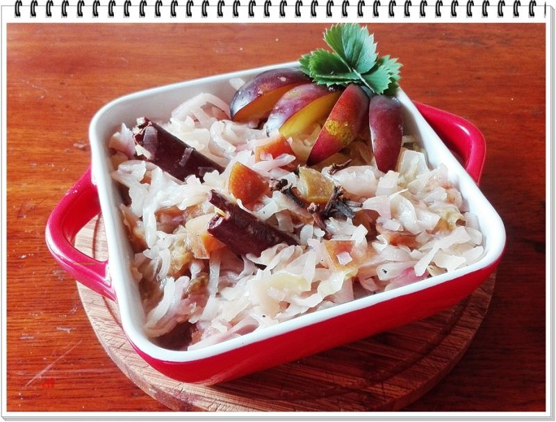 Biała kapusta Eli ze śliwkami