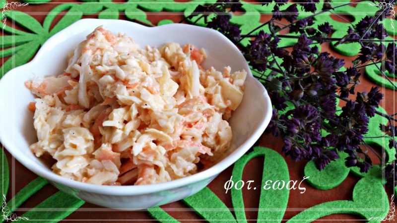 Biała kapusta z majonezem i ketchupem