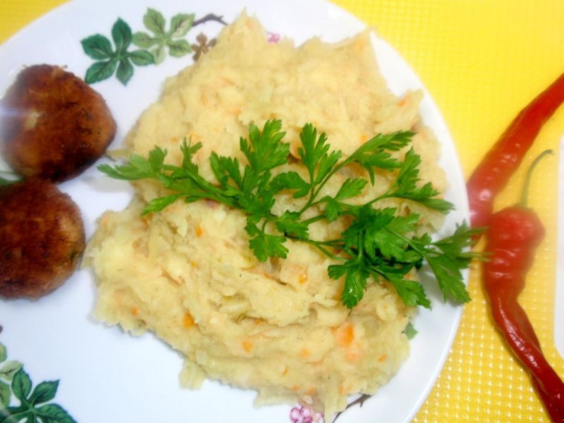 Biała  kapusta z zasmżką