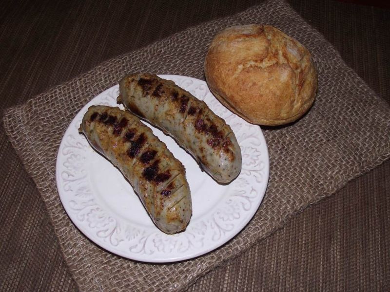 Biała kiełbasa grillowana w musztardowej marynacie