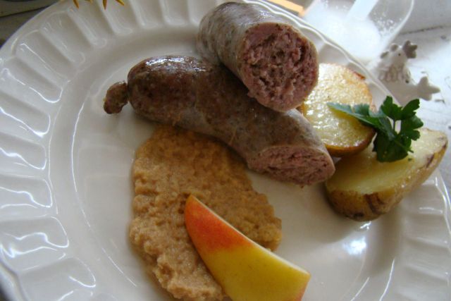 Biała kiełbasa na musie jabłkowo- musztardowym