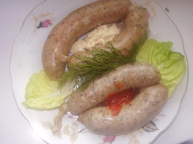 Biała kiełbasa parzona