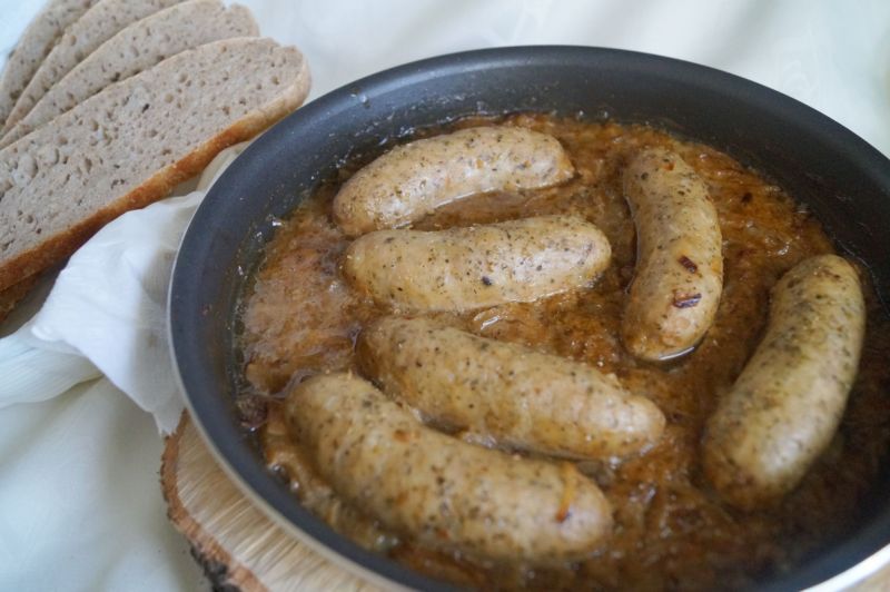 Biała kiełbasa pieczona w piwie Biała kiełbasa pieczona w piwie