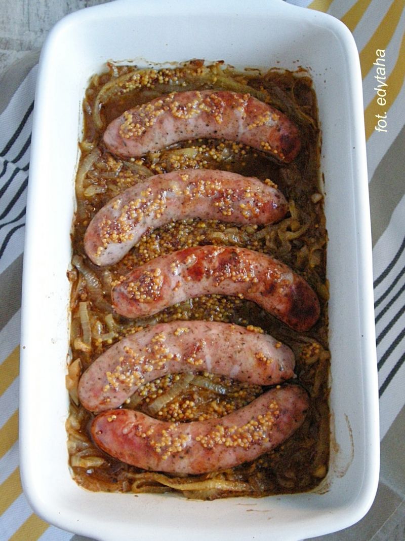 Biała kiełbasa pieczona w piwie