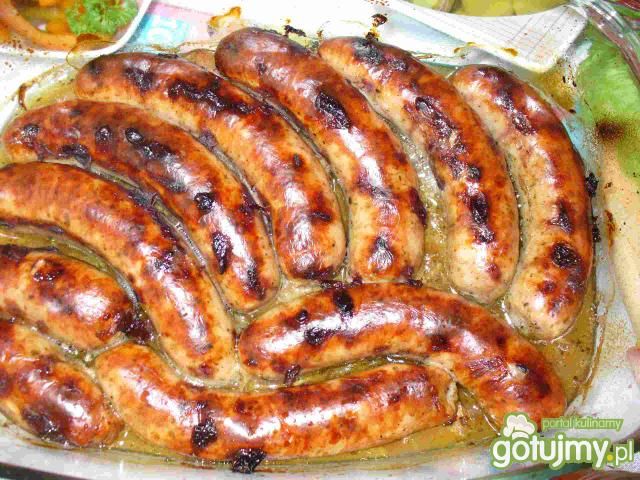 Biała kiełbasa pieczona z galaretką wiśn