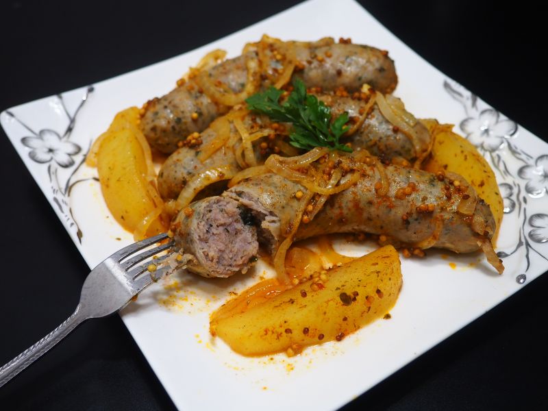 Biała kiełbasa pieczona z ziemniakami