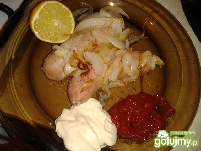 Biała kiełbasa pod cytrynową kołderką