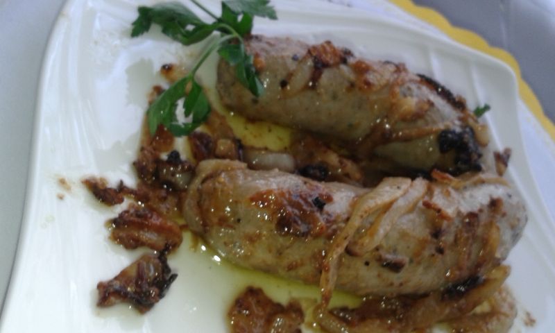 Biała kiełbasa smażona w cebuli Biała kiełbasa smażona w cebuli