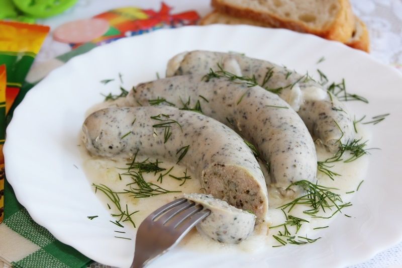 Biała kiełbasa w sosie śmietanowo-chrzanowym Biała kiełbasa w sosie śmietanowo-chrzanowym