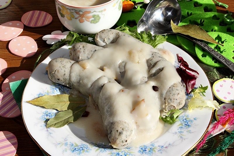 Biała kiełbasa w sosie śmietanowo-piwnym Biała kiełbasa w sosie śmietanowo-piwnym