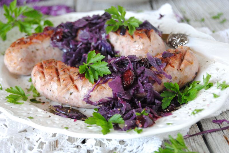 Biała kiełbasa z czerwoną kapustą Biała kiełbasa z czerwoną kapustą