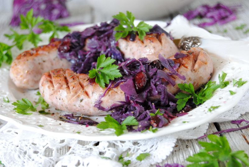 Biała kiełbasa z czerwoną kapustą Biała kiełbasa z czerwoną kapustą