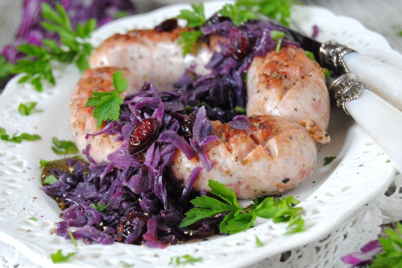 Biała kiełbasa z czerwoną kapustą Biała kiełbasa z czerwoną kapustą