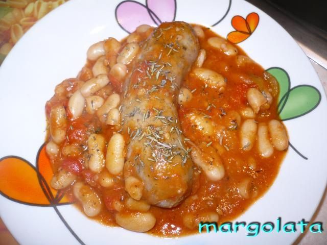 Biała kiełbasa z fasolką w pomidorach