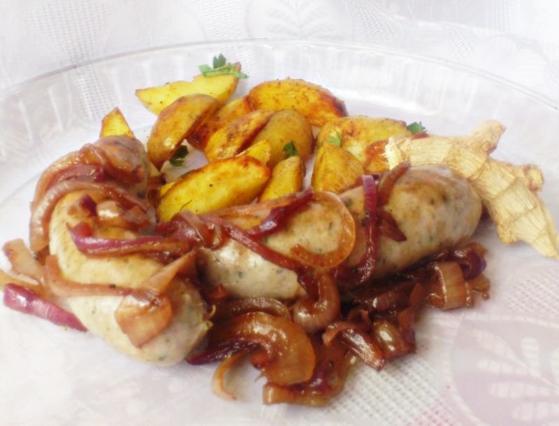 Biała kiełbasa z imbirem i karmelizowaną cebulą