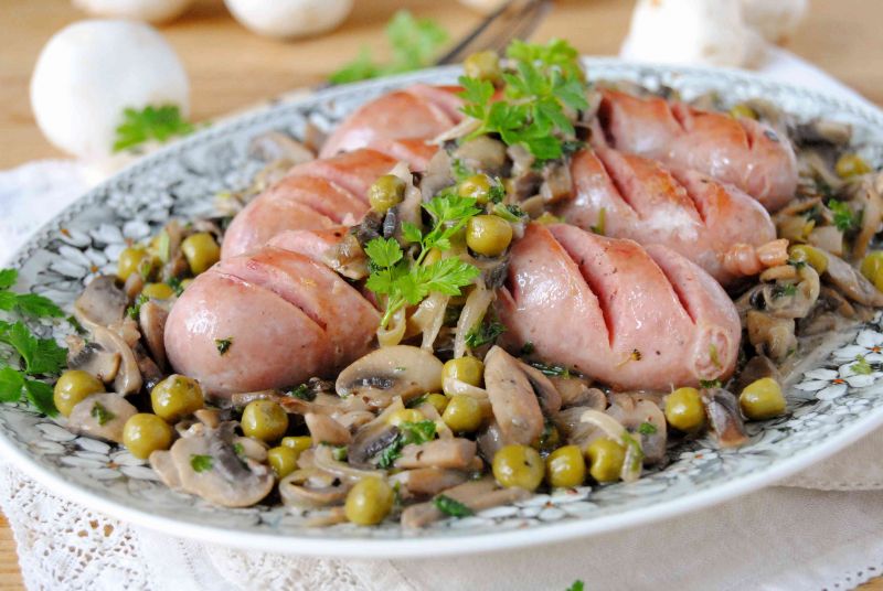 Biała kiełbasa z pieczarkami