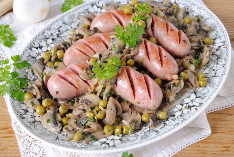 Biała kiełbasa z pieczarkami