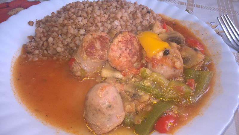 Biała kiełbasa z warzywami