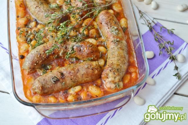 Biała kiełbasa zapiekana z fasolą