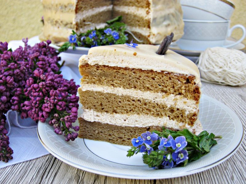 Białe brownie z kremem kinder i polewą