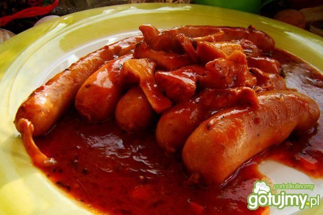 Białe kiełbaski na ostro z kurkami 